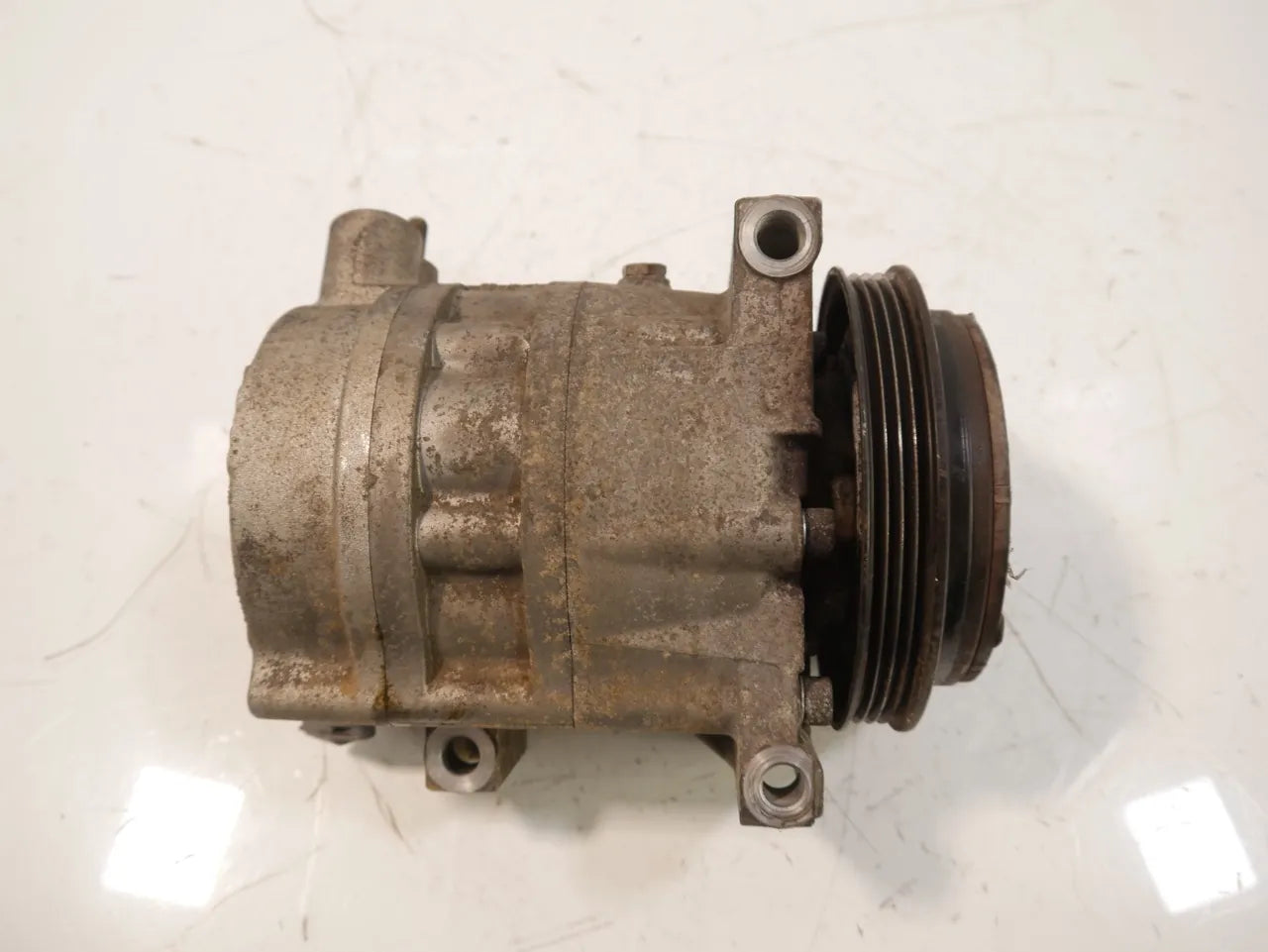 Compresor de aire acondicionado Infiniti G35 3.5 VQ35DE VQ35 92600AC000
