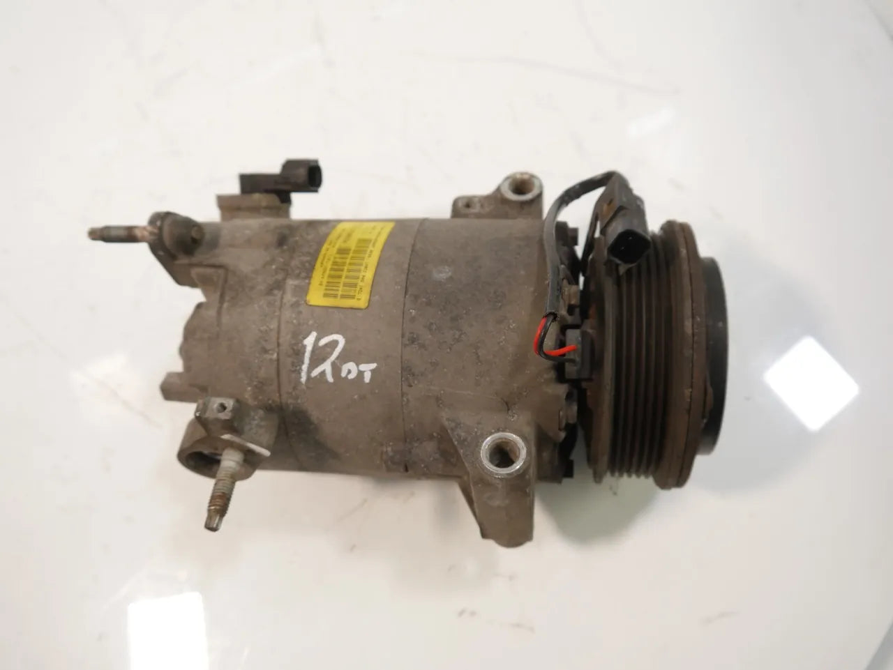 Compresor de aire acondicionado Ford Fiesta B-Max 1.0 EcoBoost SFJA C1B1-19D629-AD