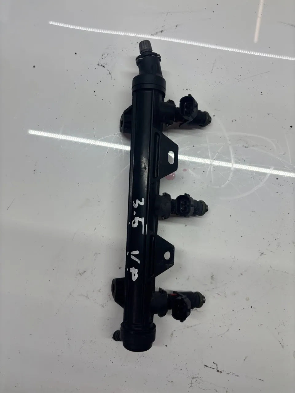 Riel inyector Seat Skoda Volkswagen Ibiza Polo 1.2 gasolina CGPB CGP 03E133319E