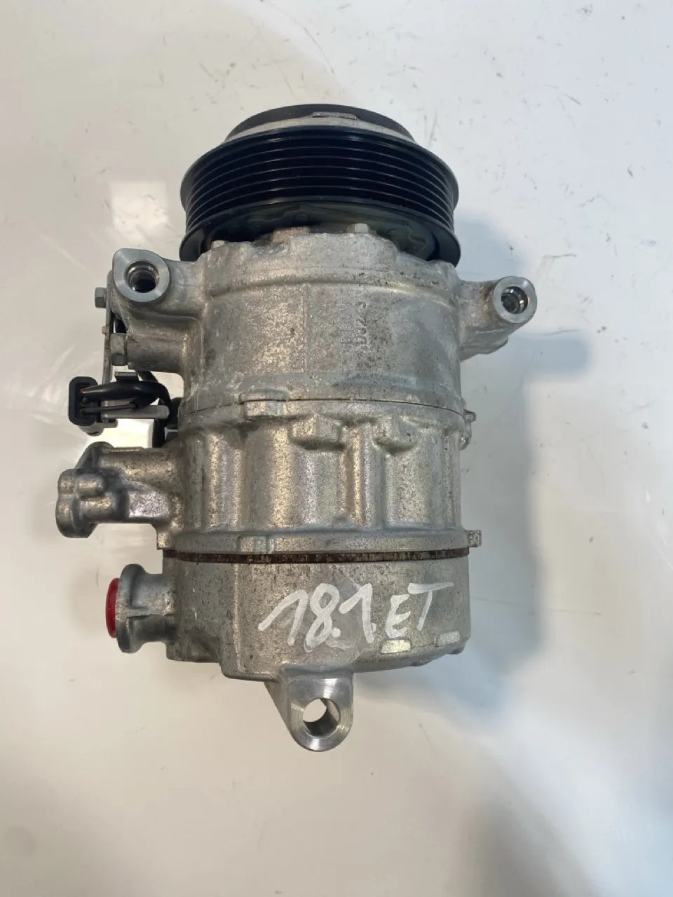 Compresor de aire acondicionado Mercedes-Benz Clase E 2.0 M364.920 264.920 M264 A0008303002