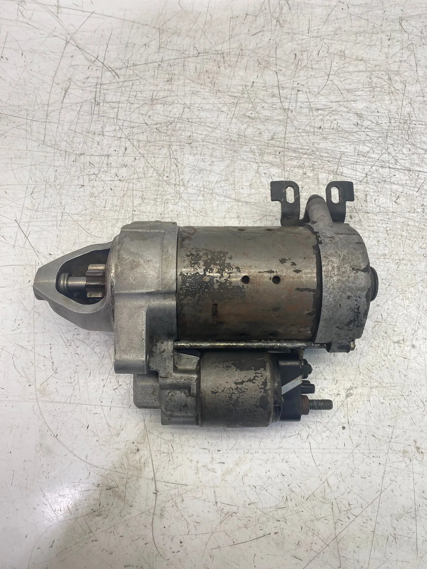 Motor de arranque Audi A8 D3 4.0 TDI quattro ASE 057911023E