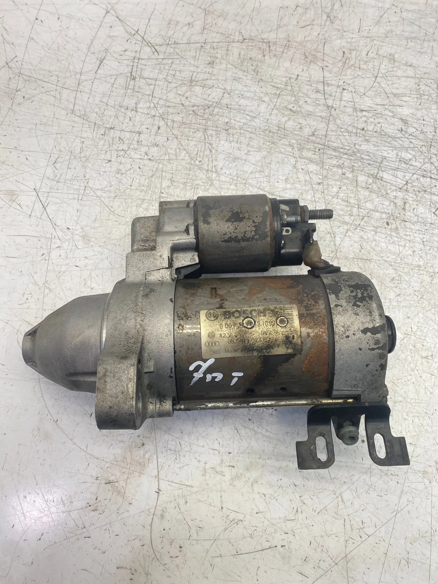 Motor de arranque Audi A8 D3 4.0 TDI quattro ASE 057911023E