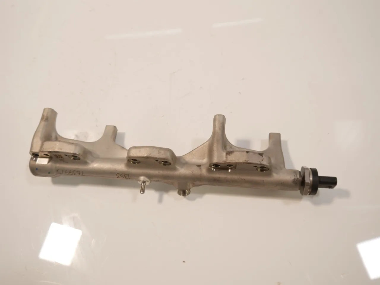Rail inyector MINI F55 1.2 B38A12A B38 7639975