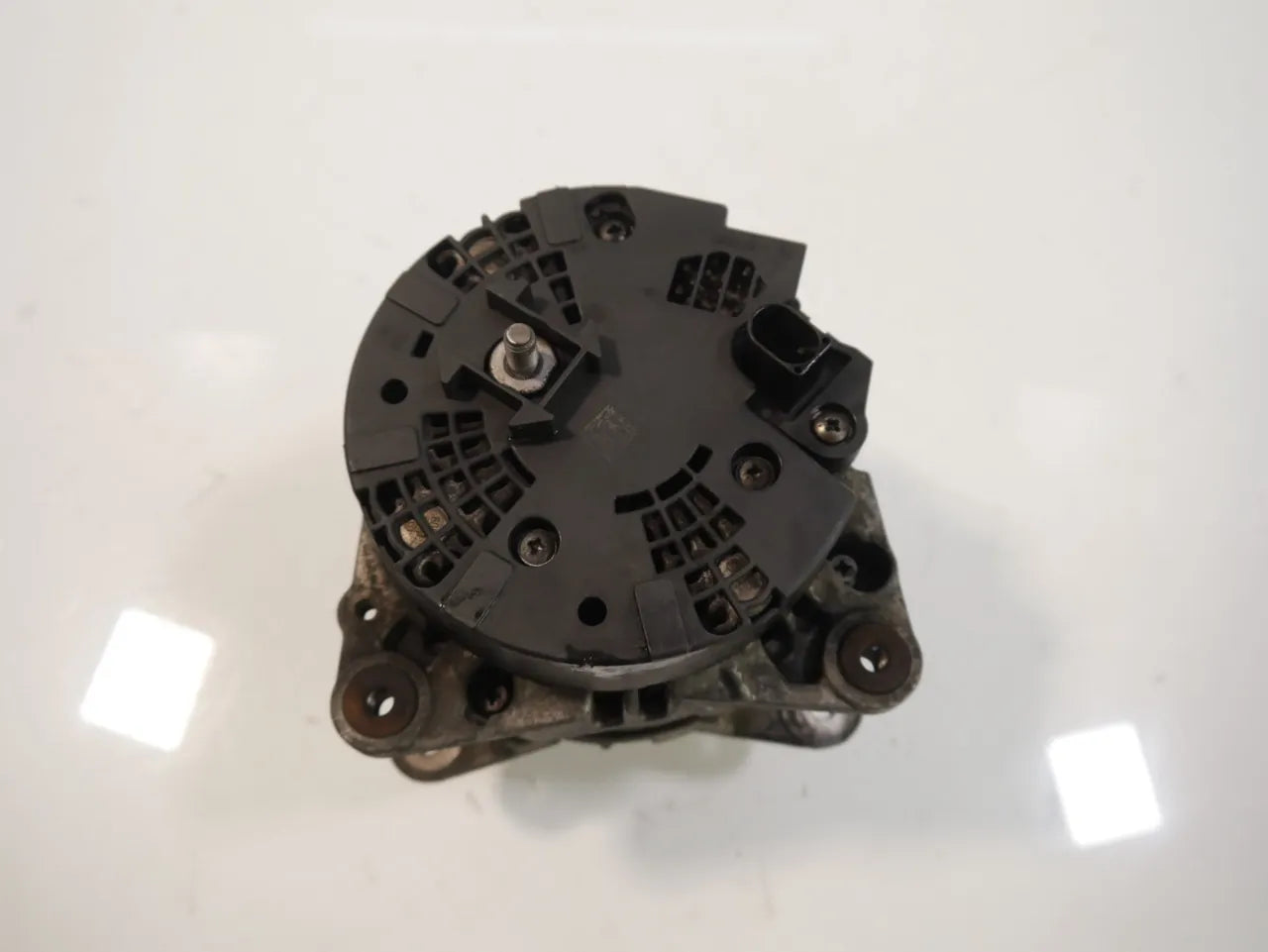 Alternador Audi A4 B8 A5 A6 Q5 2.0 TDI CGLC CGL 03L903017E