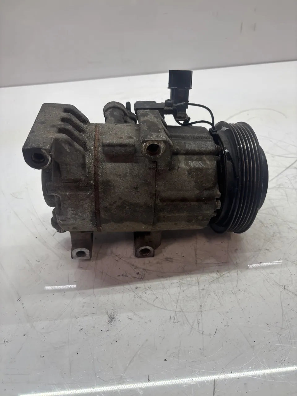 Compresor de aire acondicionado Hyundai ix35 1.7 CRDi Euro5 D4FD 97701-2Y100