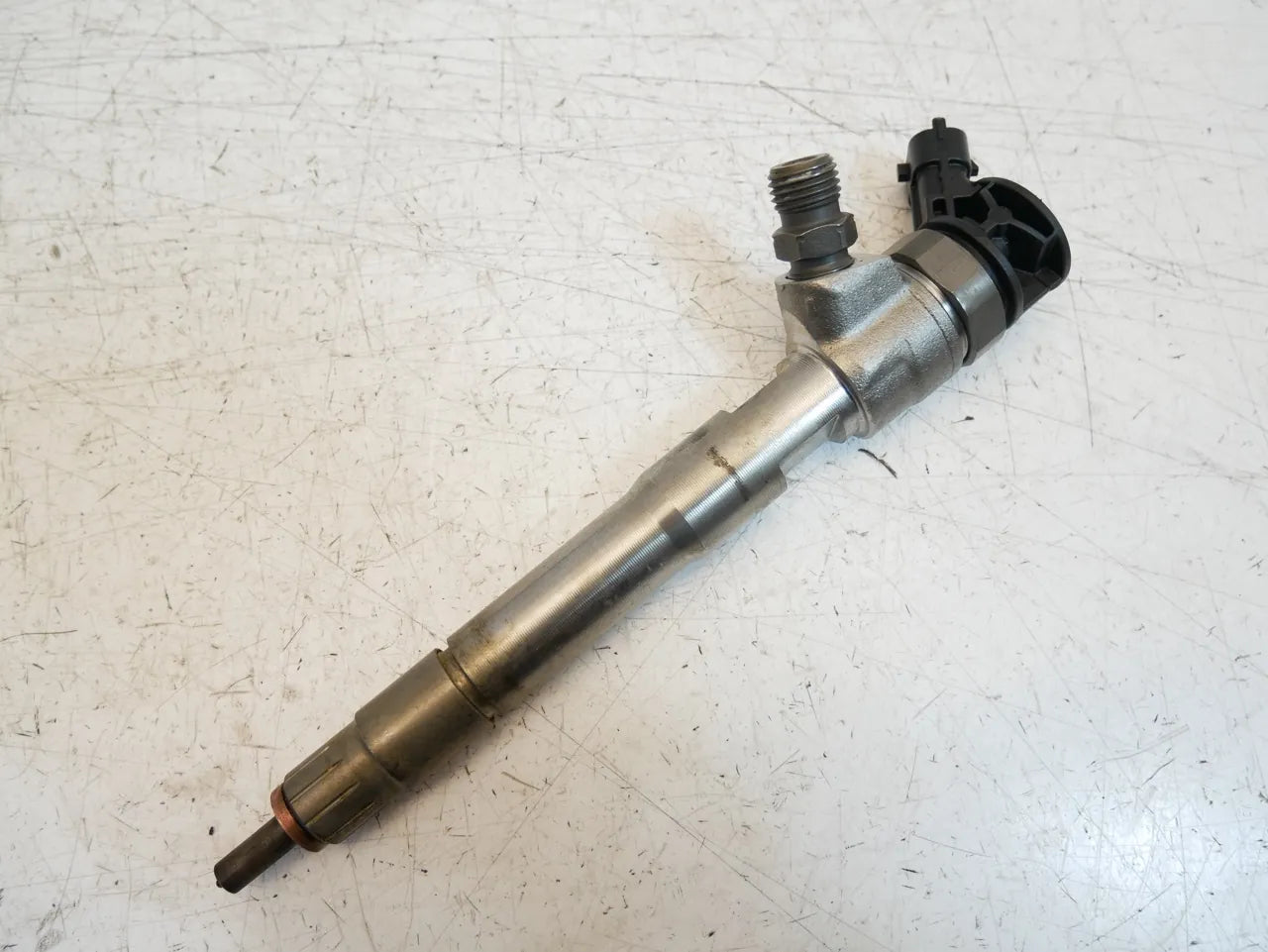 Inyector Renault Trafic III 2.0 dCi M9R717 9558R 0445110939