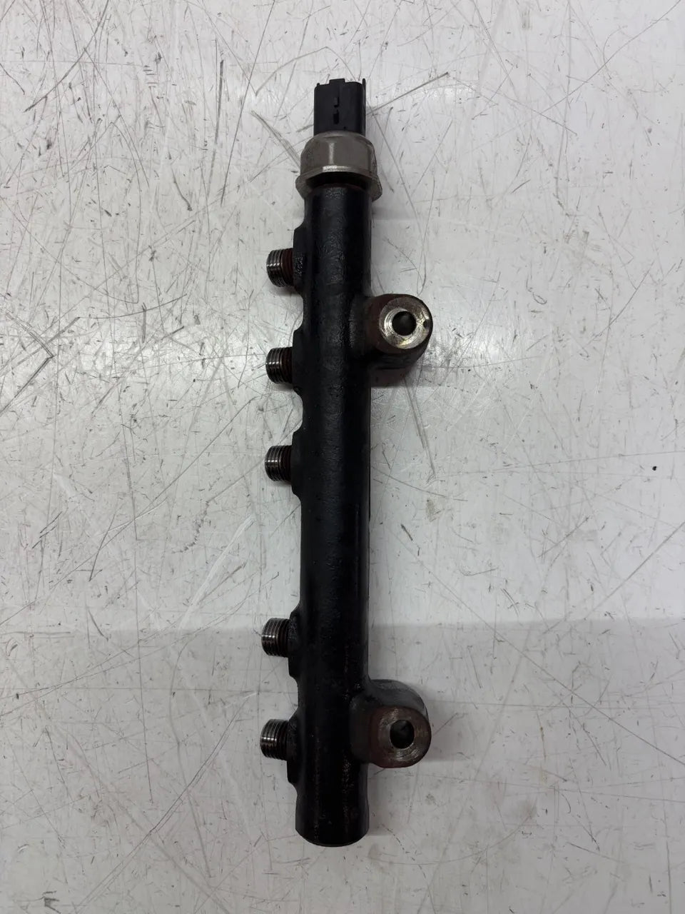 Tubo de raíl Ford Focus III 1.6 TDCi T1DB 9685297580