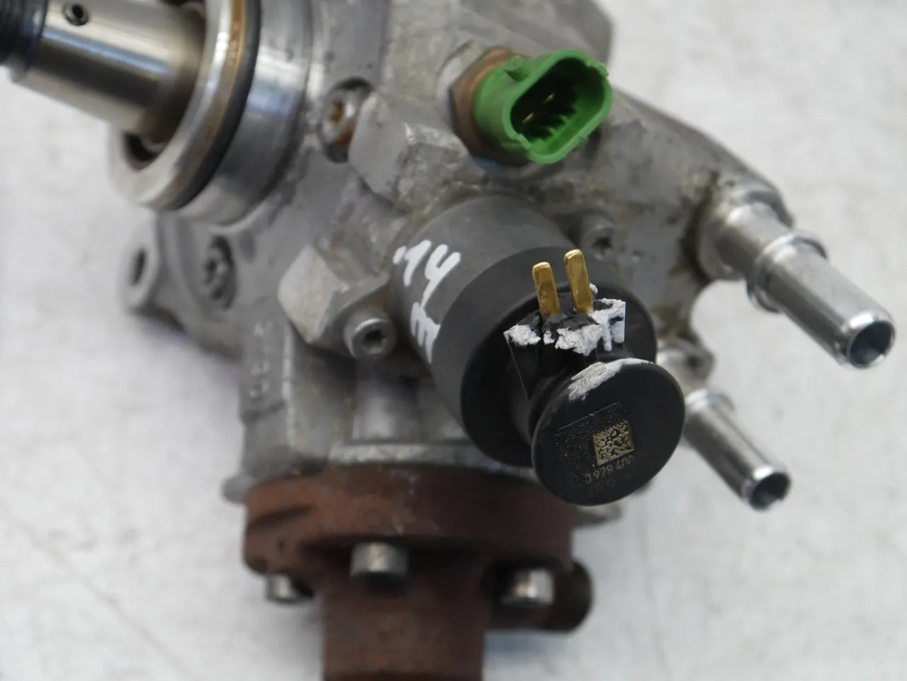 Bomba de alta presión Land Rover Discovery 2.0 D 204DTD G4D3-9B395-AA 0445010706
