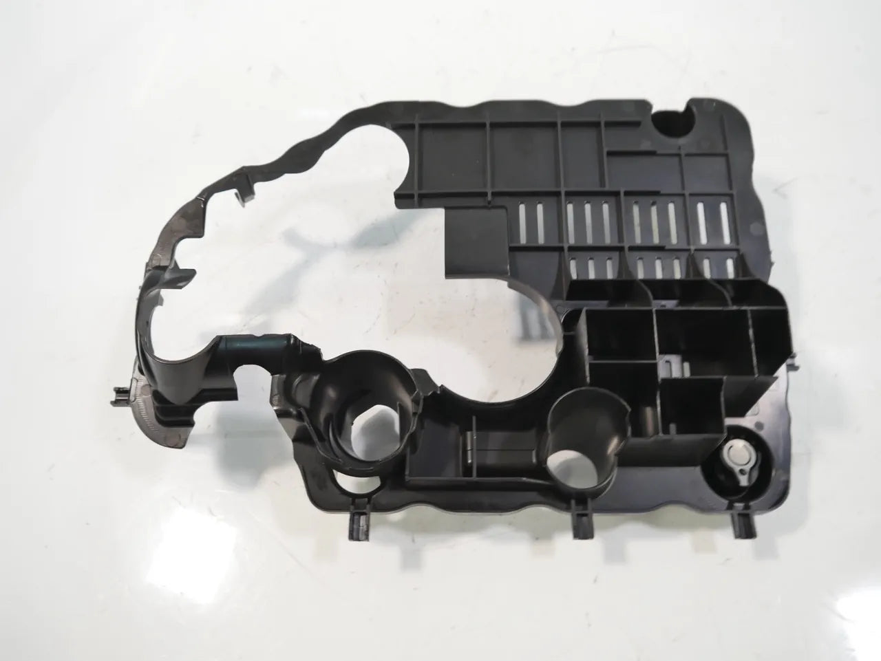 Placa deflectora Volkswagen Passat B7 2.0 TSI DTDA DTD 06K103138Q