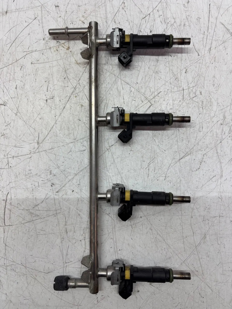 Riel inyector Opel Vectra C 1.8 gasolina Z18XER 2H0 55353806 5817306