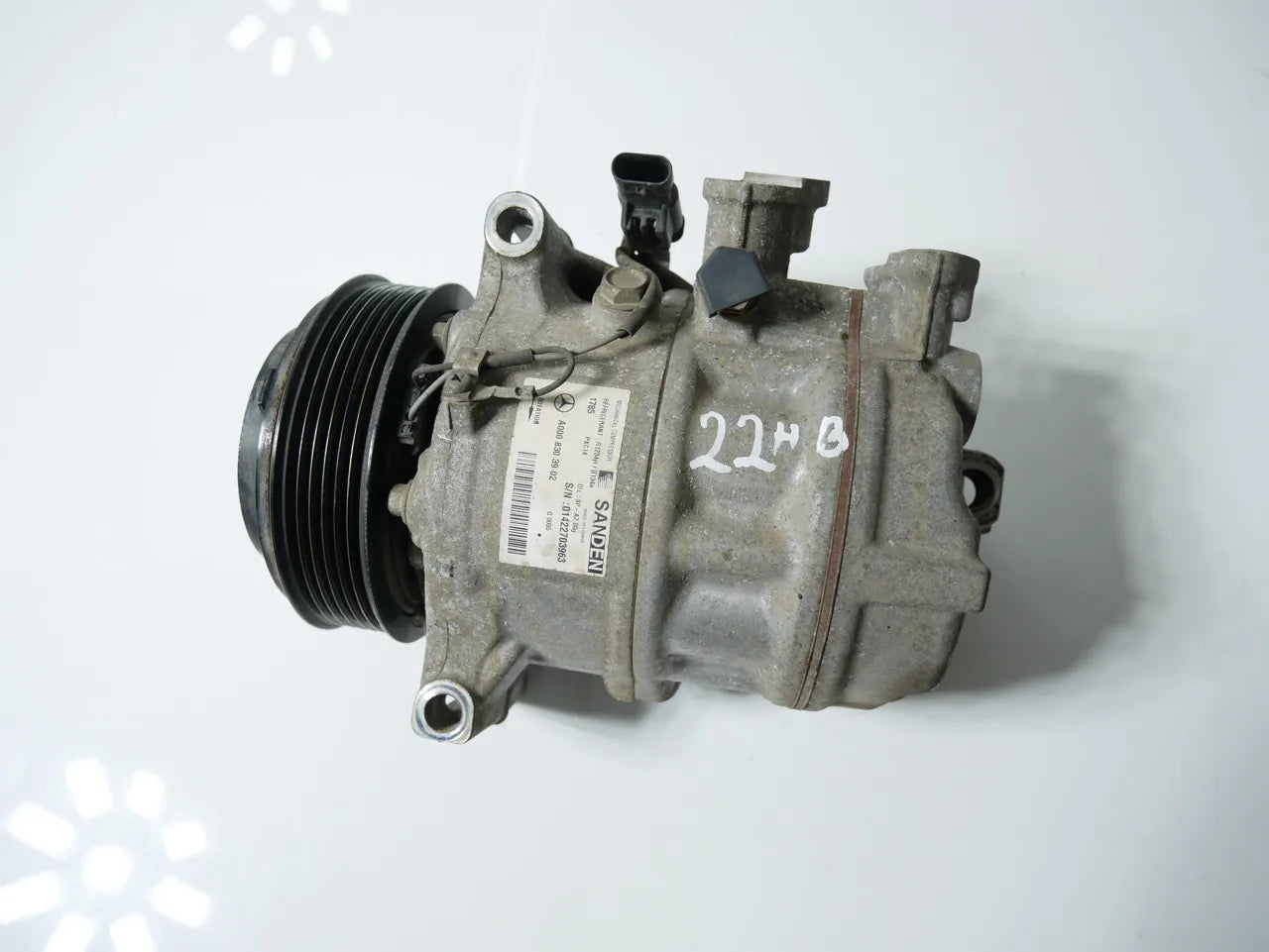 Compresor de aire acondicionado Mercedes-Benz Clase C C300 2.0 gasolina M264.920 A0008303902