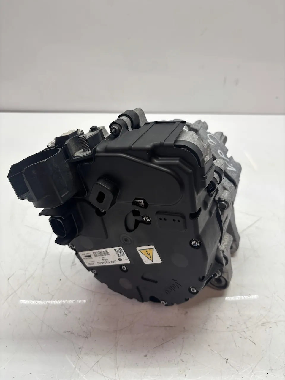 Alternador Jaguar XE X760 2.0 D200 204DTY AJ21D4 L8C2-11A240-BC