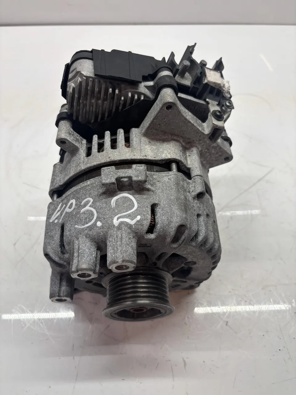 Alternador Jaguar XE X760 2.0 D200 204DTY AJ21D4 L8C2-11A240-BC