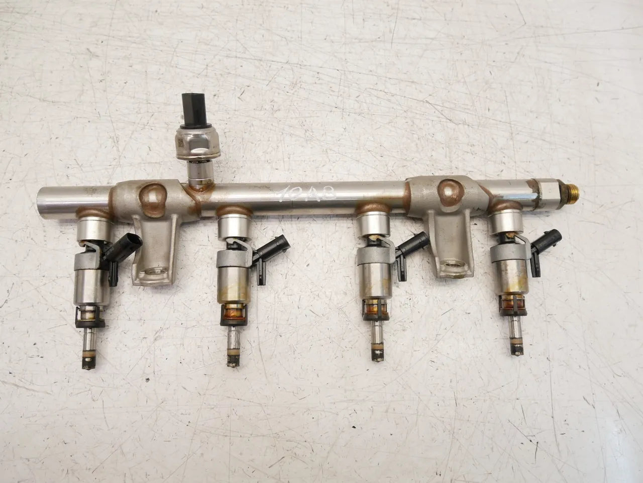 Rampa inyectora Volkswagen Passat B7 Beetle 2.0 TSI DDSA DDS 06K133317L