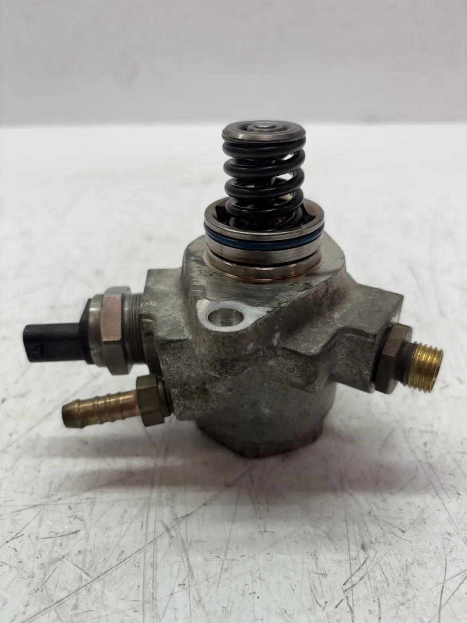 Bomba de combustible Audi Volkswagen Skoda Seat A3 Golf VI 1.2 TSI CJZA CJZ 04E127026H