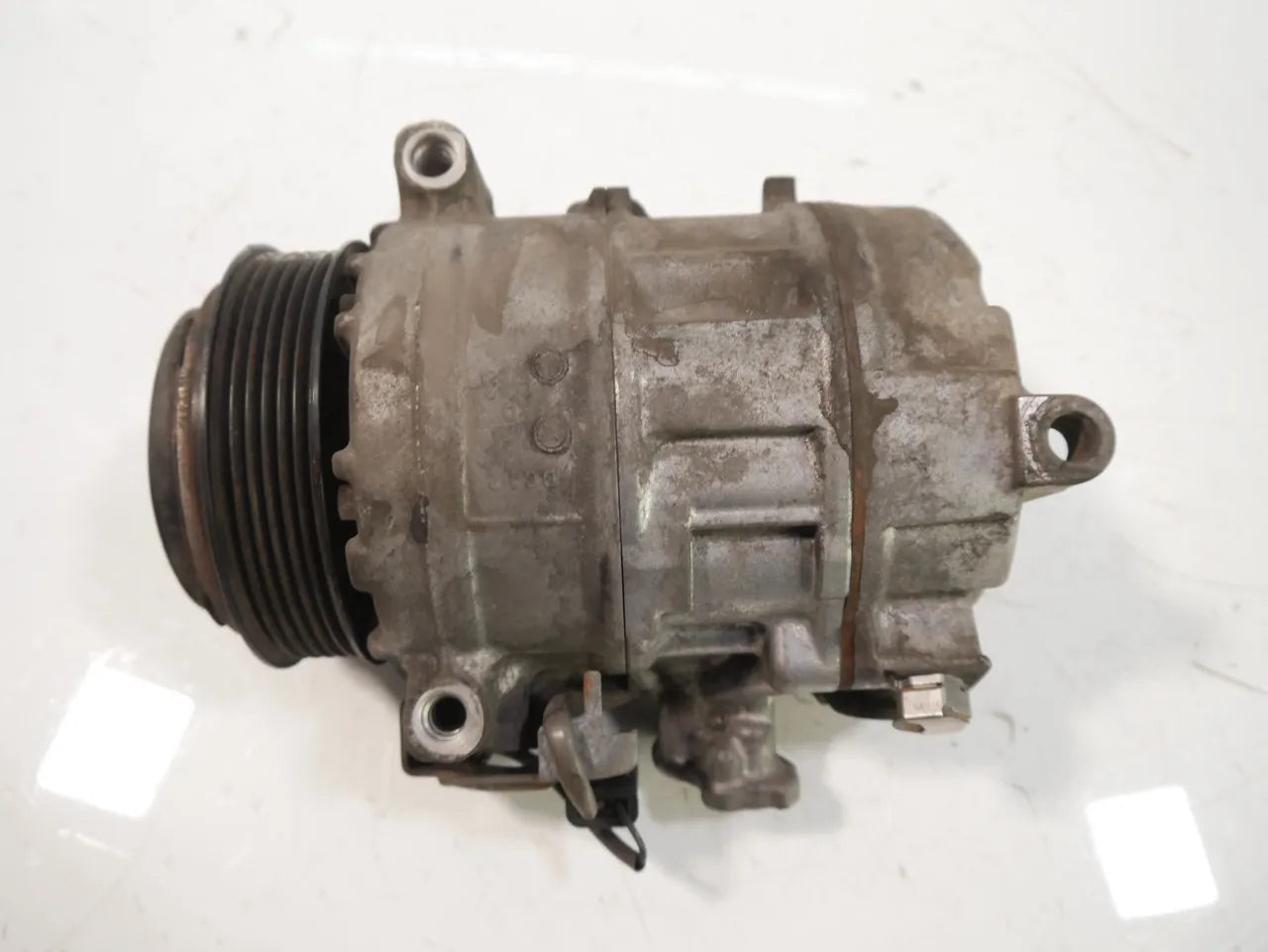 Compresor de aire acondicionado Mercedes-Benz Sprinter 2.2 CDI EURO6 OM651.958 A0008303202