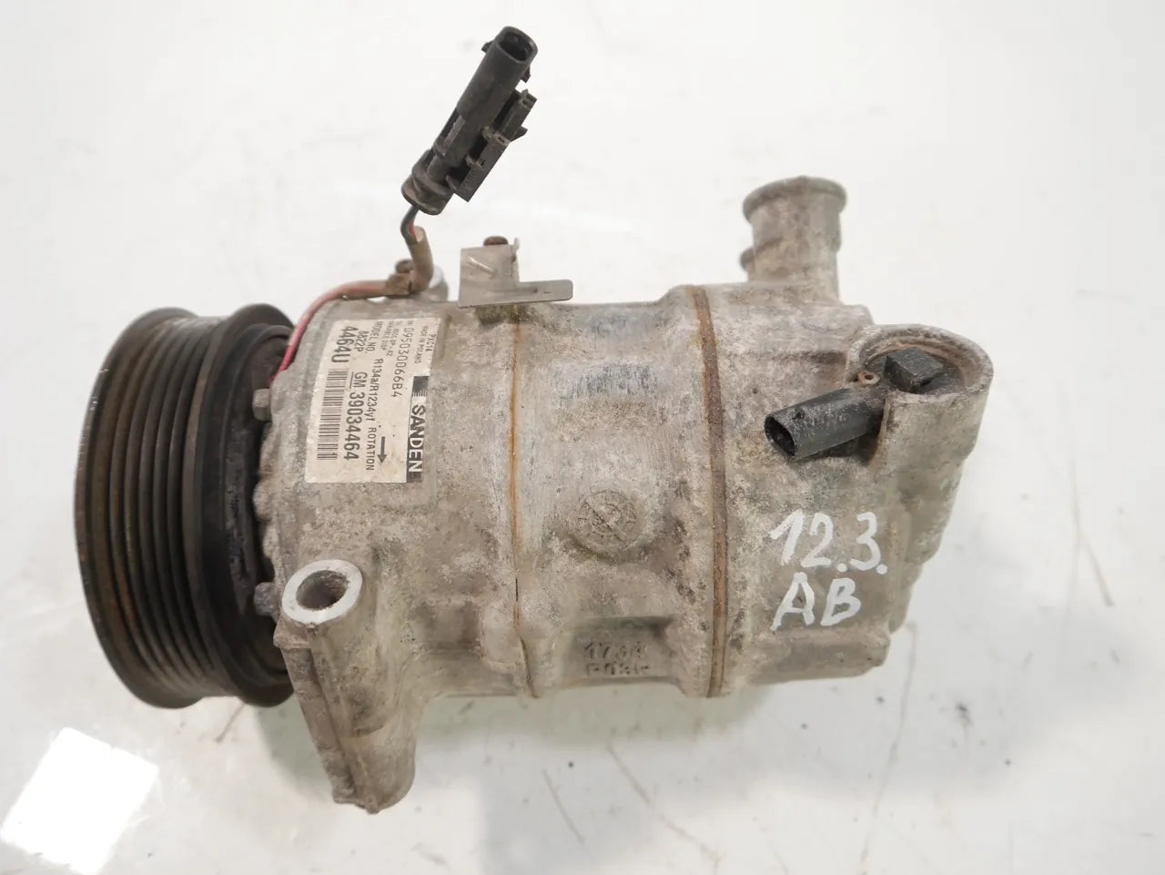 Compresor de aire acondicionado Opel Astra Insignia 1.6 CDTI B16DTH LVL 39034464