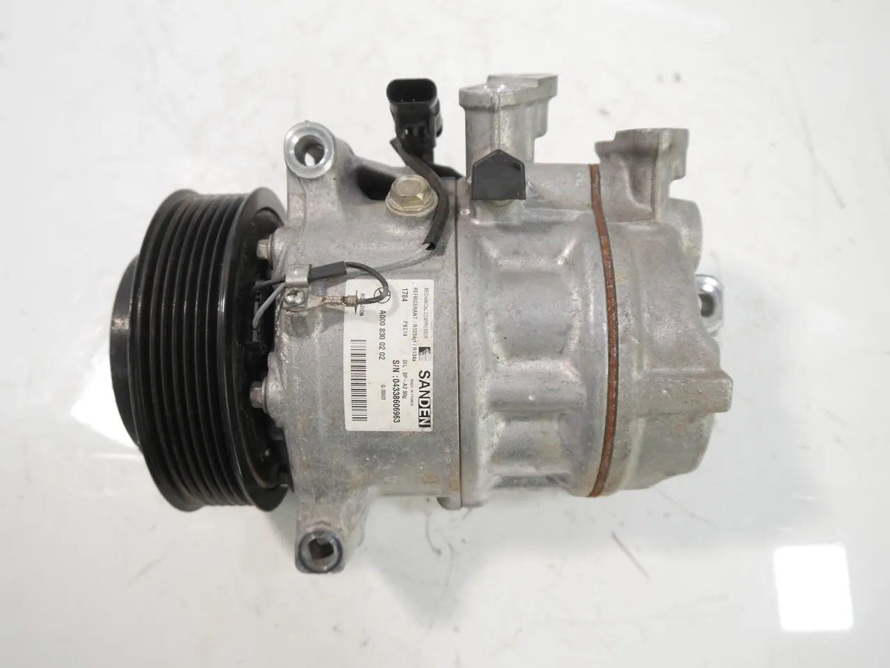 Compresor de aire acondicionado Mercedes-Benz Clase C 1.5 M264.915 264.915 M264 A0008300202