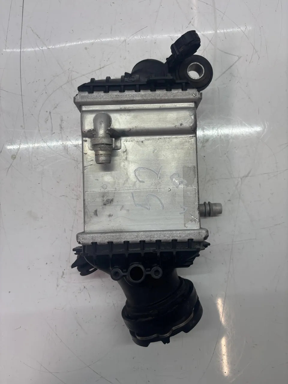 Tubo de presión de sobrealimentación BMW Serie 7 G11 4.4 Li xDrive N63B44C N63 8636370