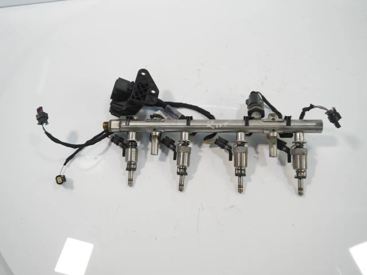 Rampa inyectora Audi Seat S3 Leon 2.0 quattro CJXC CJX 06K133317G