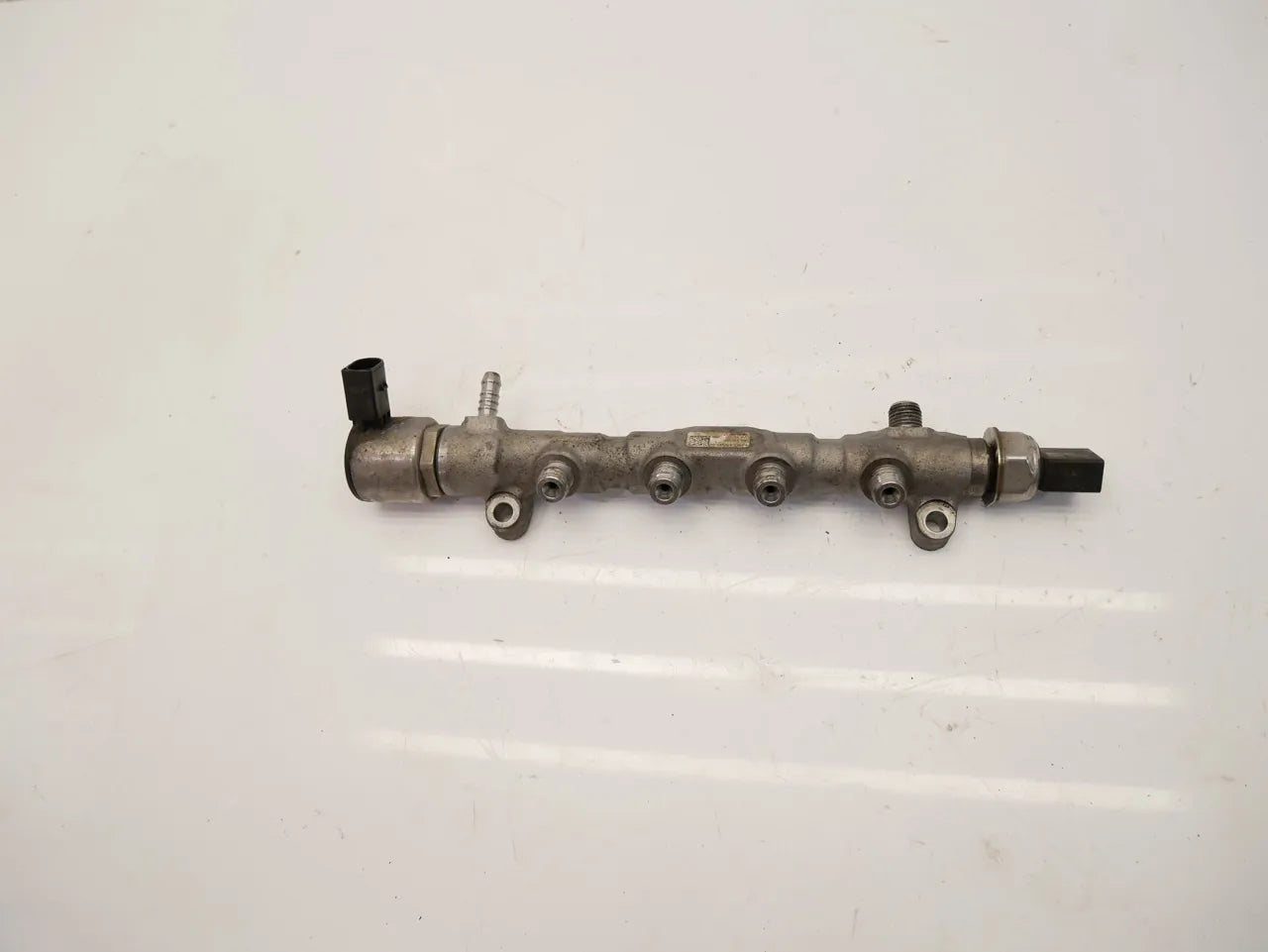 Tubo de raíl Volkswagen Transporter 2.0 TDi CXHA CXH 04L130093