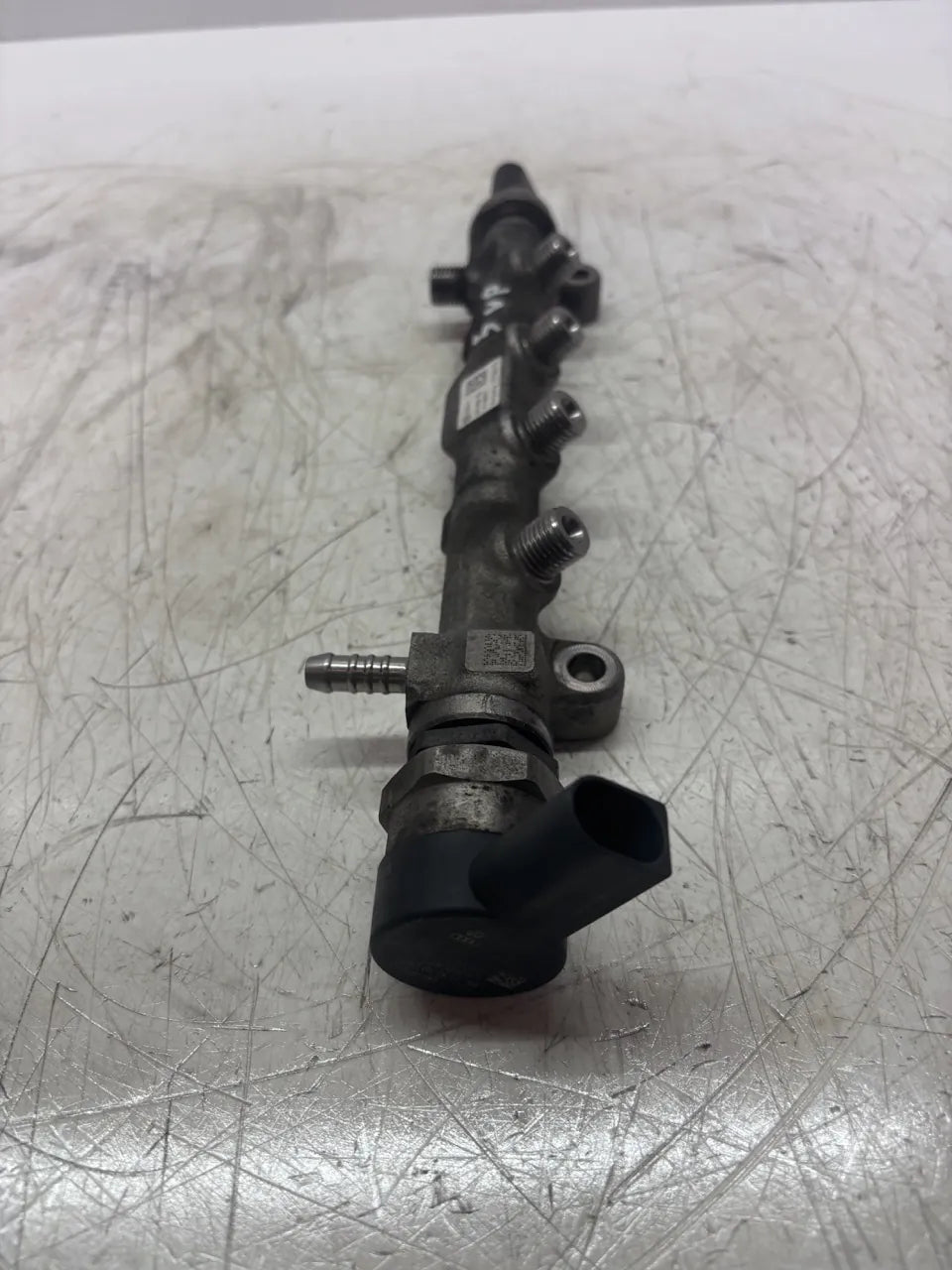 Tubo de carril Volkswagen Audi Seat Skoda Golf VII A3 Leon 1.6 TDI CLHA CLH 04L089B