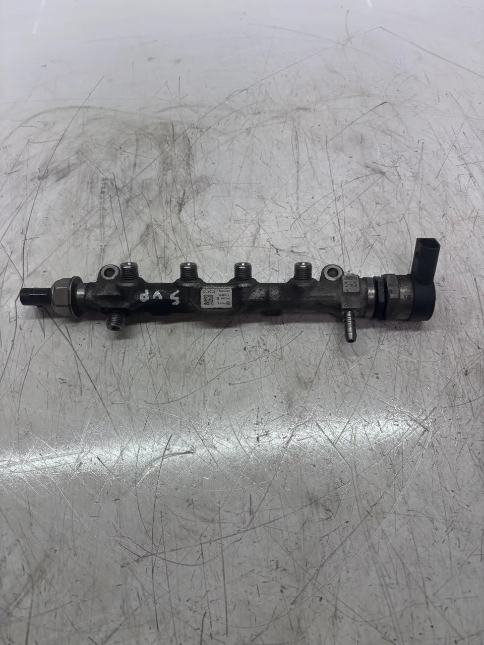 Tubo de carril Volkswagen Audi Seat Skoda Golf VII A3 Leon 1.6 TDI CLHA CLH 04L089B