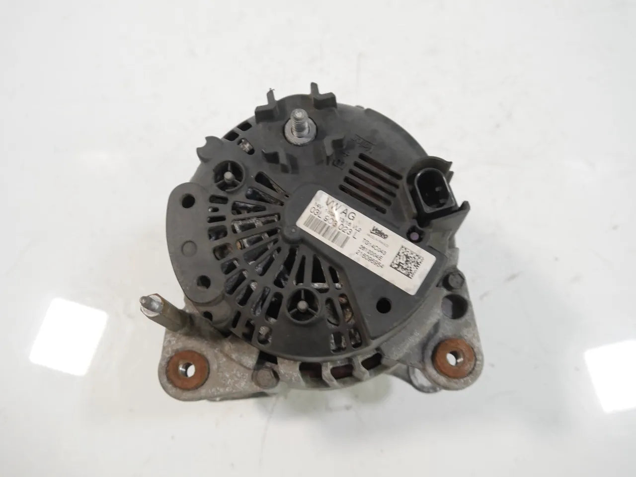 Alternador Volkswagen Caddy 2.0 TDI DFSD DFS 03L903023L