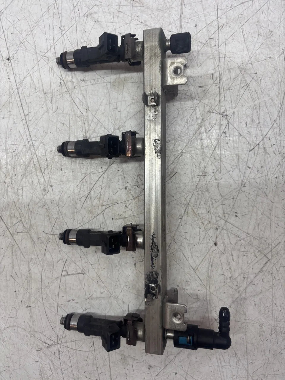 Rail de inyectores Opel Astra H 1.4 gasolina Z14XEP LJ2 24420542