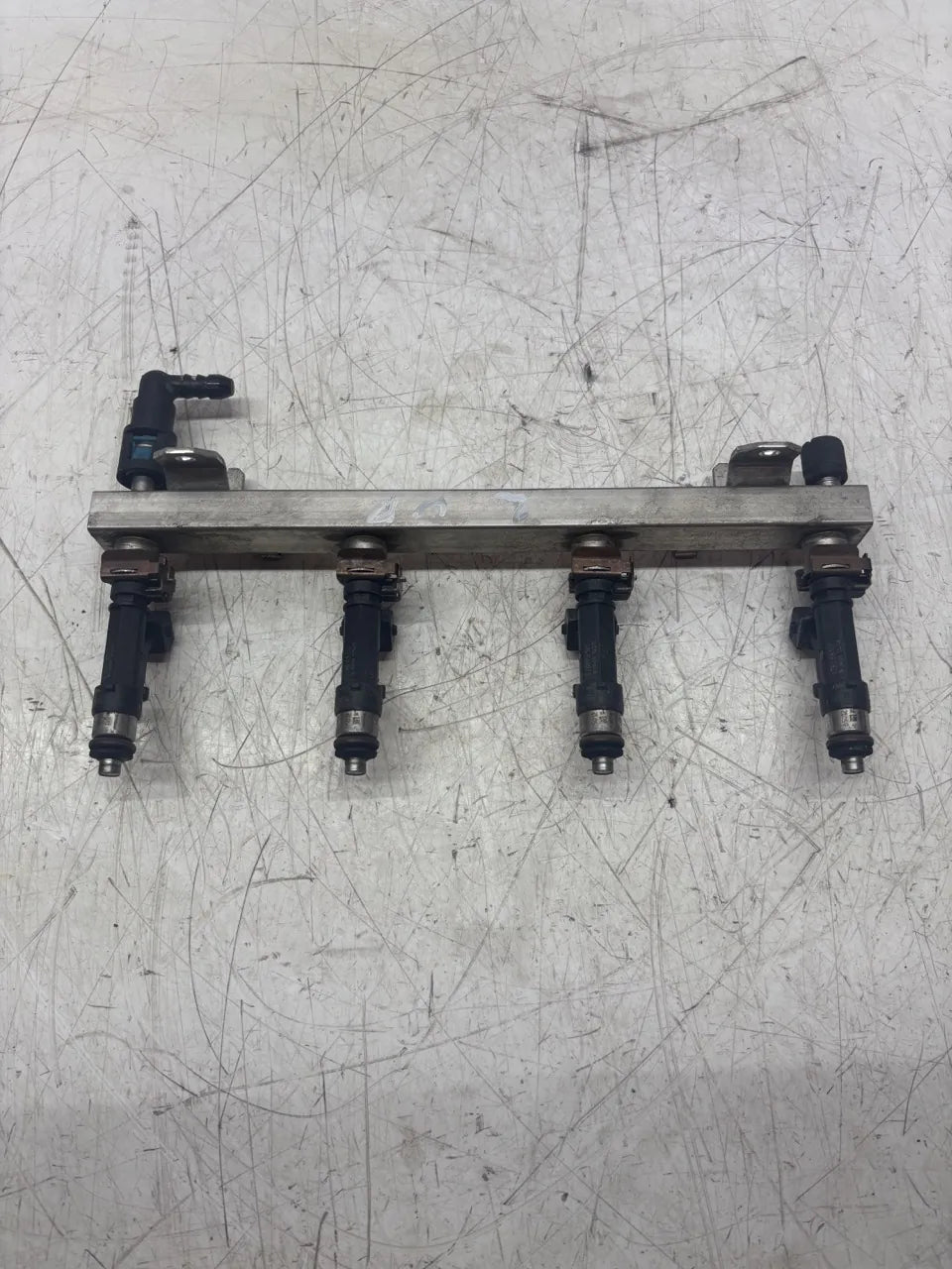Rail de inyectores Opel Astra H 1.4 gasolina Z14XEP LJ2 24420542