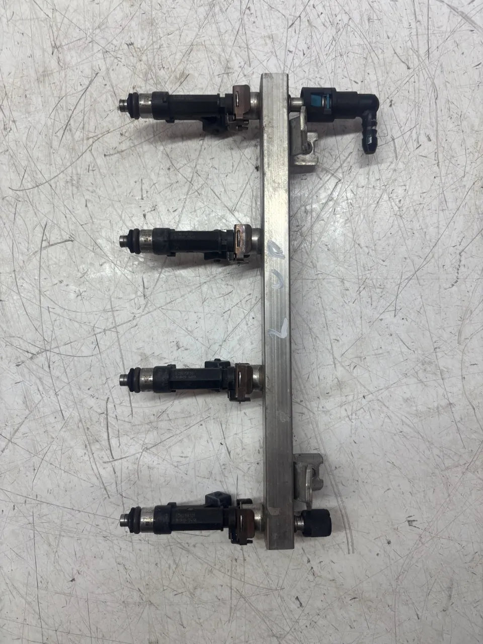 Rail de inyectores Opel Astra H 1.4 gasolina Z14XEP LJ2 24420542