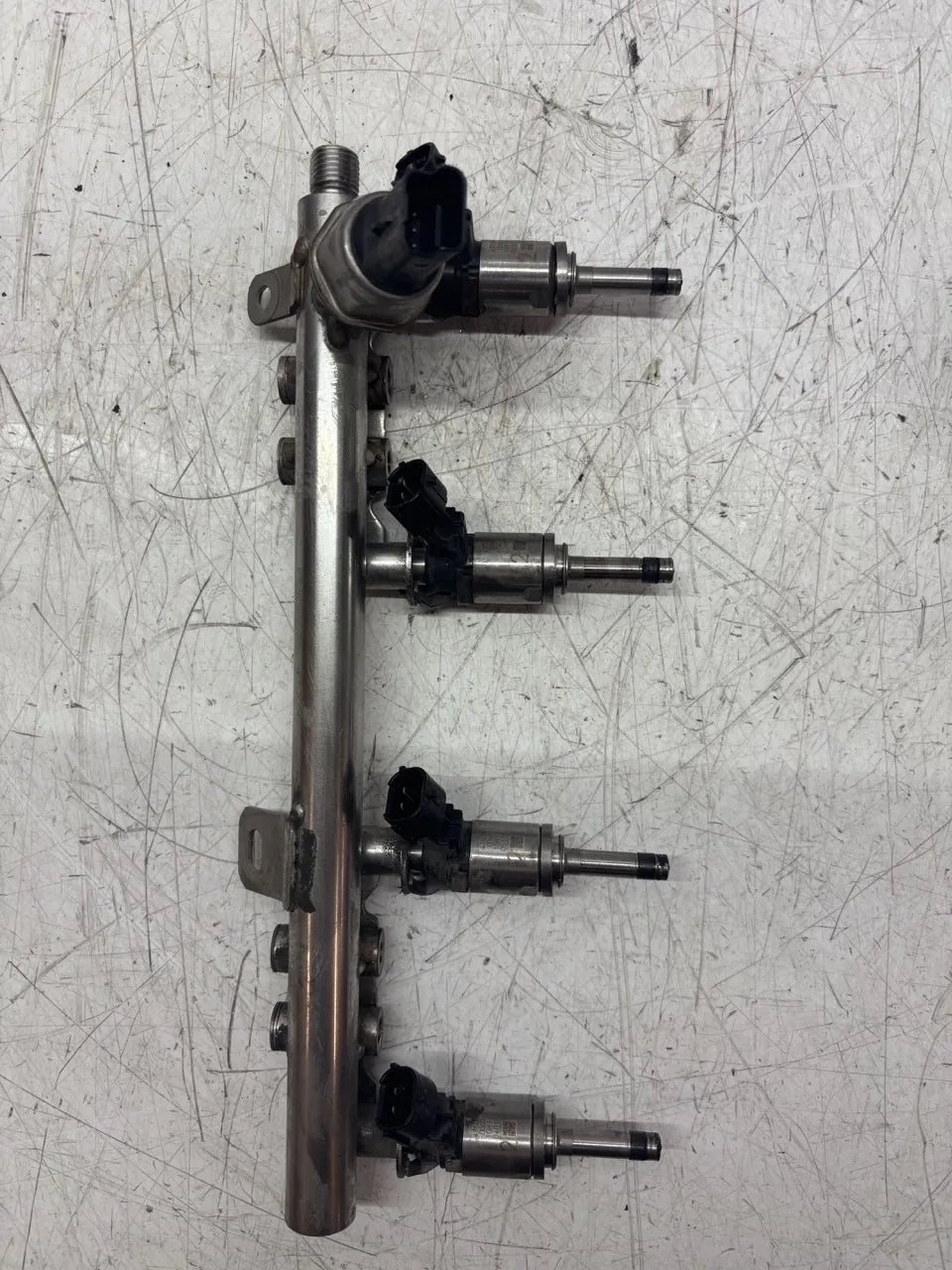 Riel inyector Nissan Pulsar C13 F15 J11 1.2 DIG-T HRA2DDT 175204385R