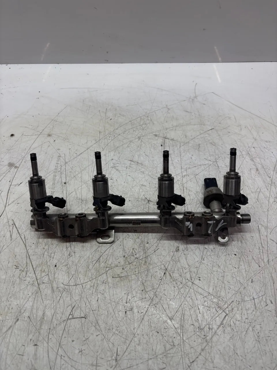 Riel inyector Nissan Pulsar C13 F15 J11 1.2 DIG-T HRA2DDT 175204385R