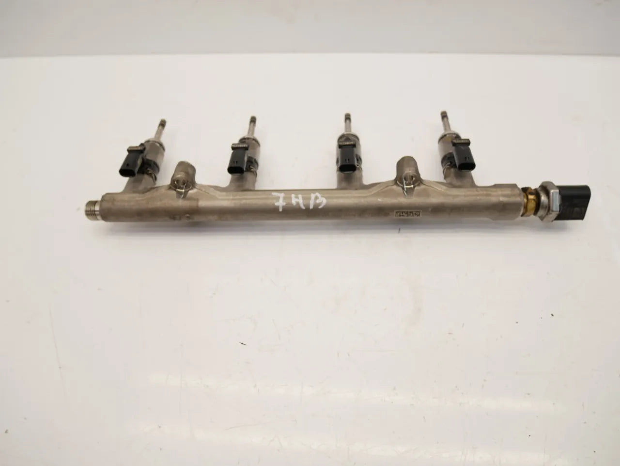 Rampa inyectora Audi Volkswagen A3 Q3 Golf 1.5 TFSI DFYA DFY 05E133320B