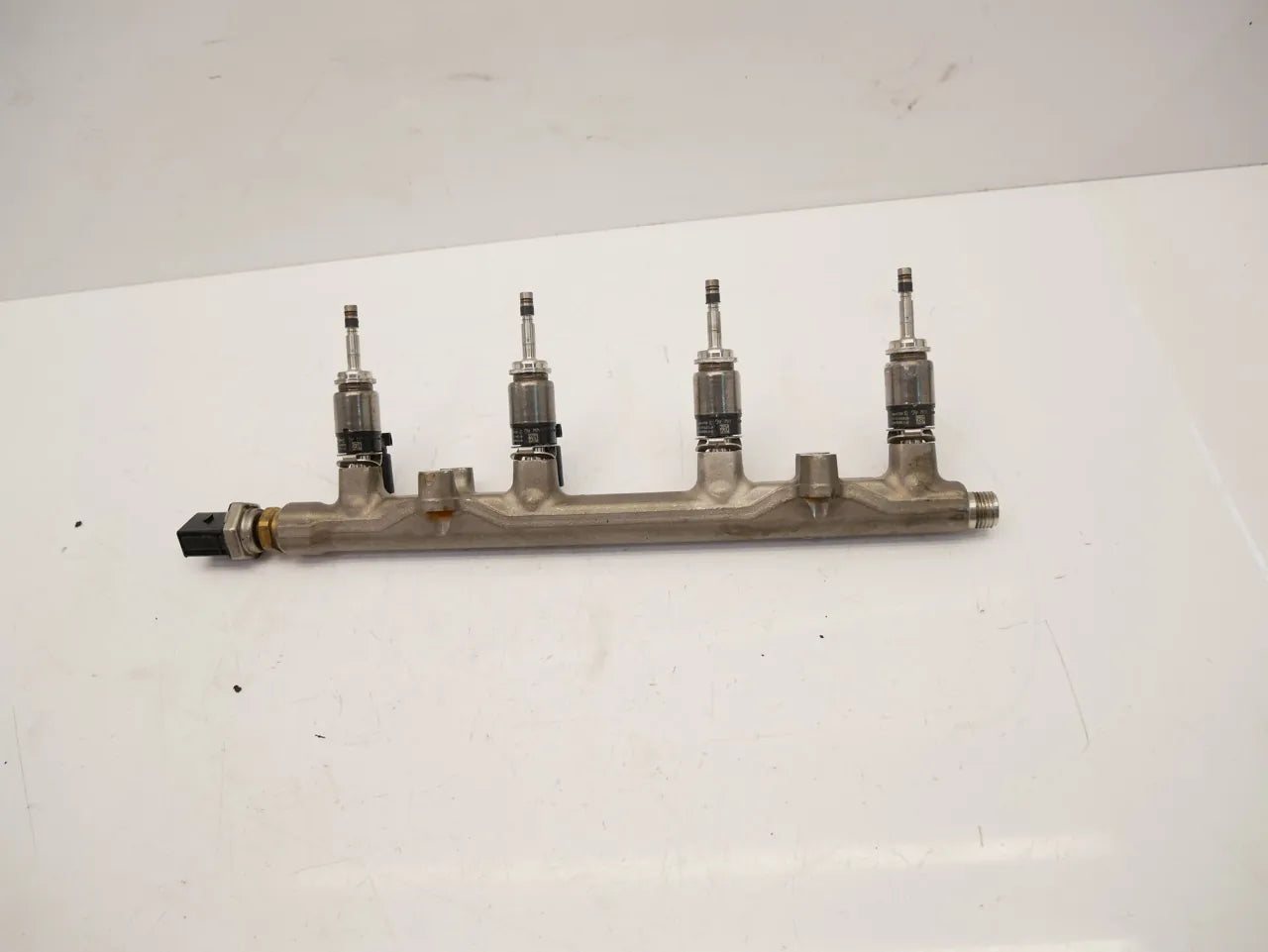 Rampa inyectora Audi Volkswagen A3 Q3 Golf 1.5 TFSI DFYA DFY 05E133320B