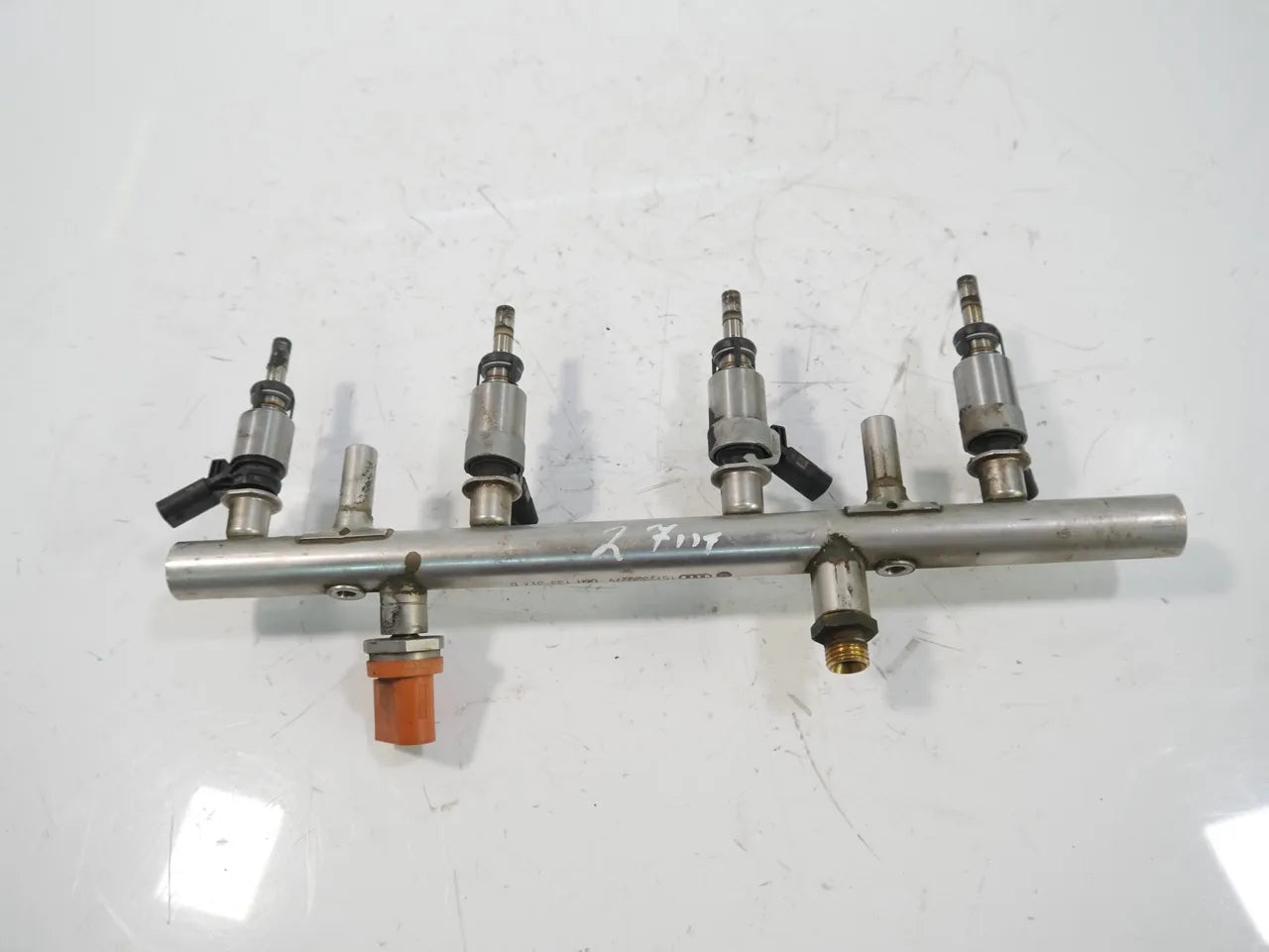 Rampa inyectora Audi A4 A5 Q5 2.0 TFSI quattro CPMA CDNC CAEB CPM 06H133317D