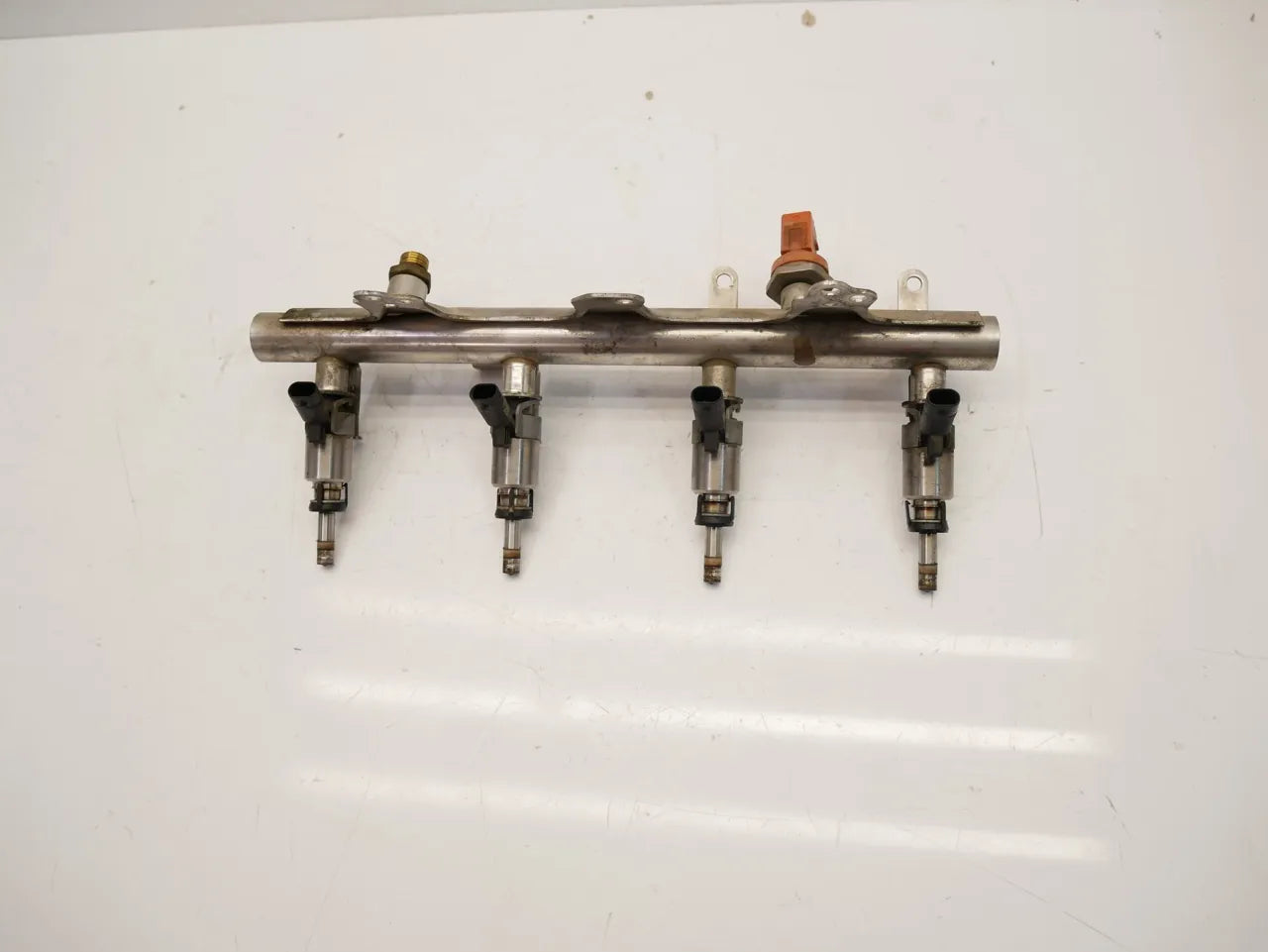 Rampa inyectora Audi Volkswagen A3 Beetle Golf 2.0 TFSi CBFA CBF 06J133317M