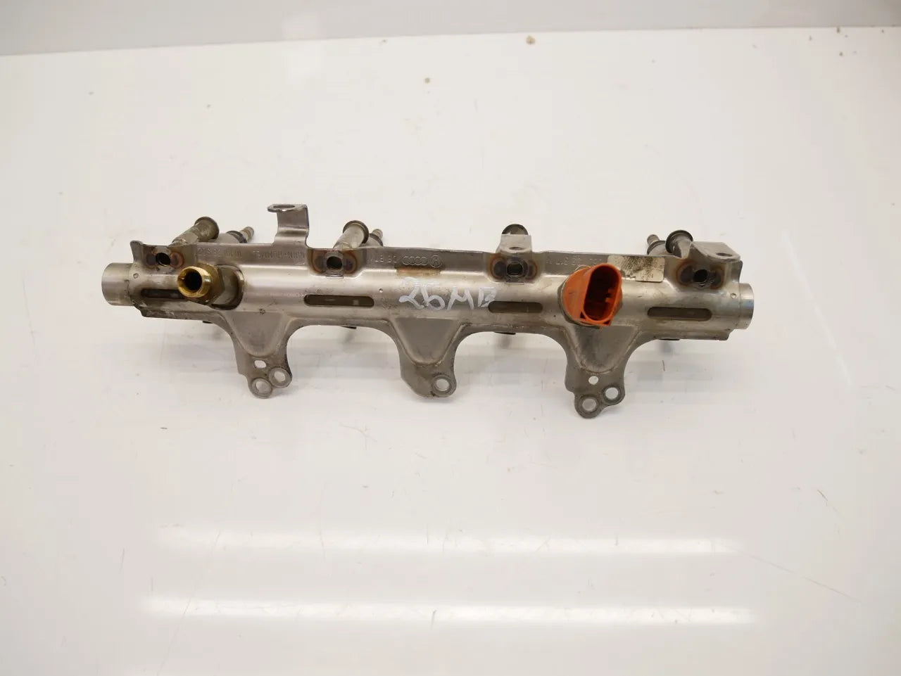 Rampa inyectora Audi Volkswagen A3 Beetle Golf 2.0 TFSi CBFA CBF 06J133317M
