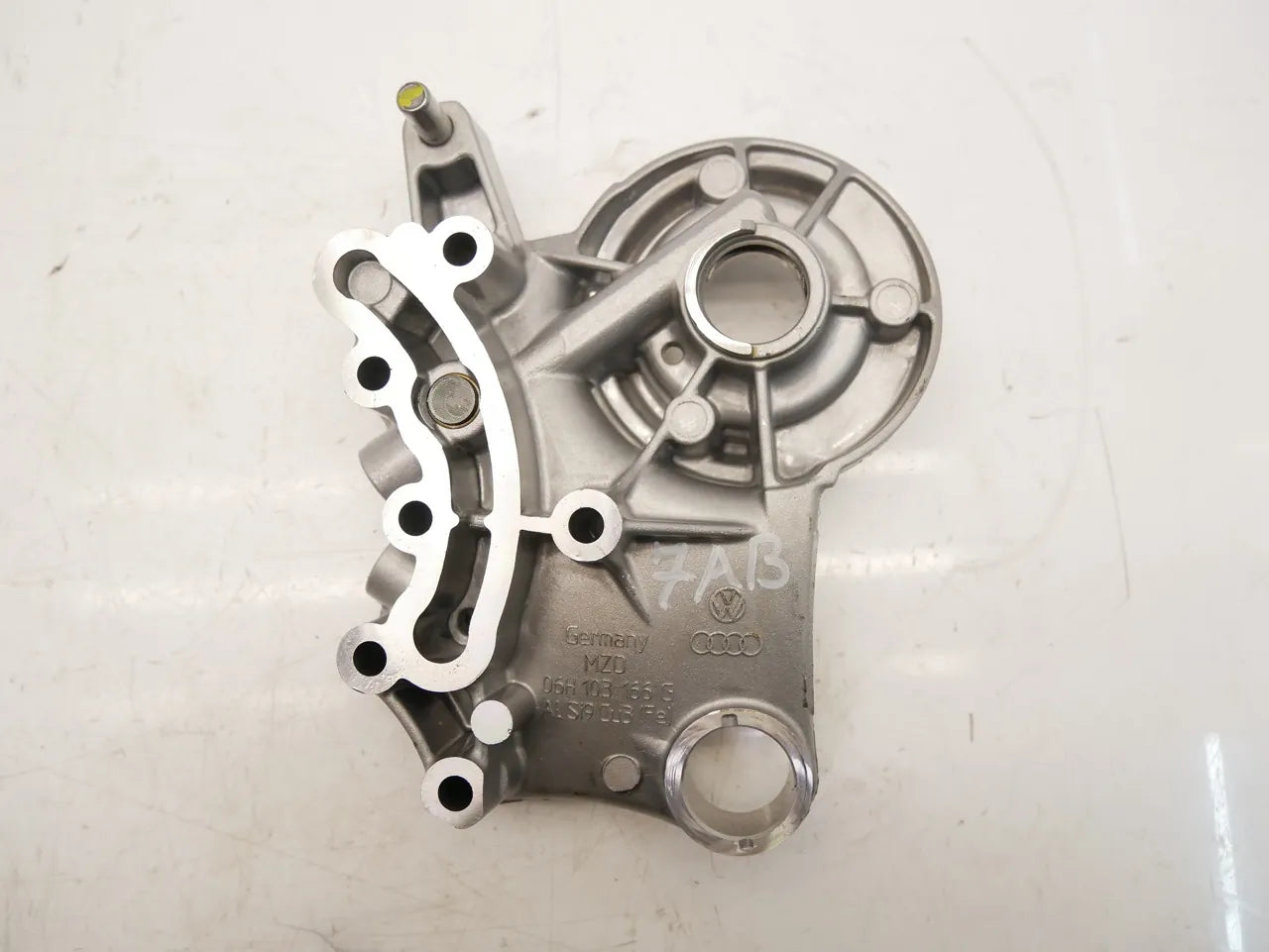 Tapa Audi Volkswagen A3 Golf 2.0 TFSI CBFA CBF 06H103166G