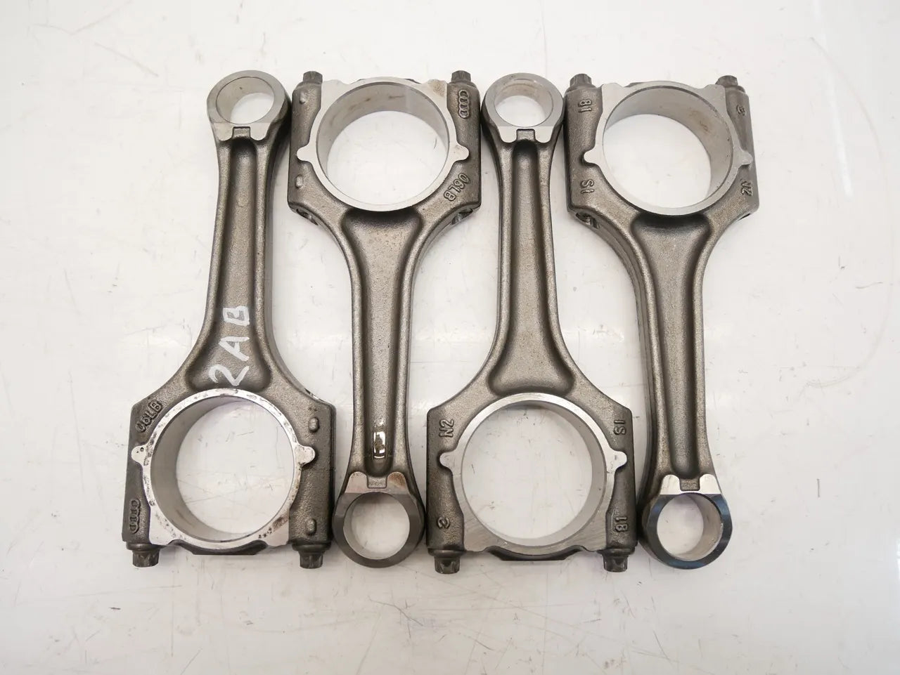 biela Audi Volkswagen A3 Golf 2.0 TFSI CBFA CBF 06LB 4 unidades