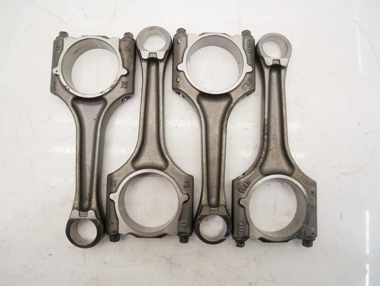 biela Audi Volkswagen A3 Golf 2.0 TFSI CBFA CBF 06LB 4 unidades