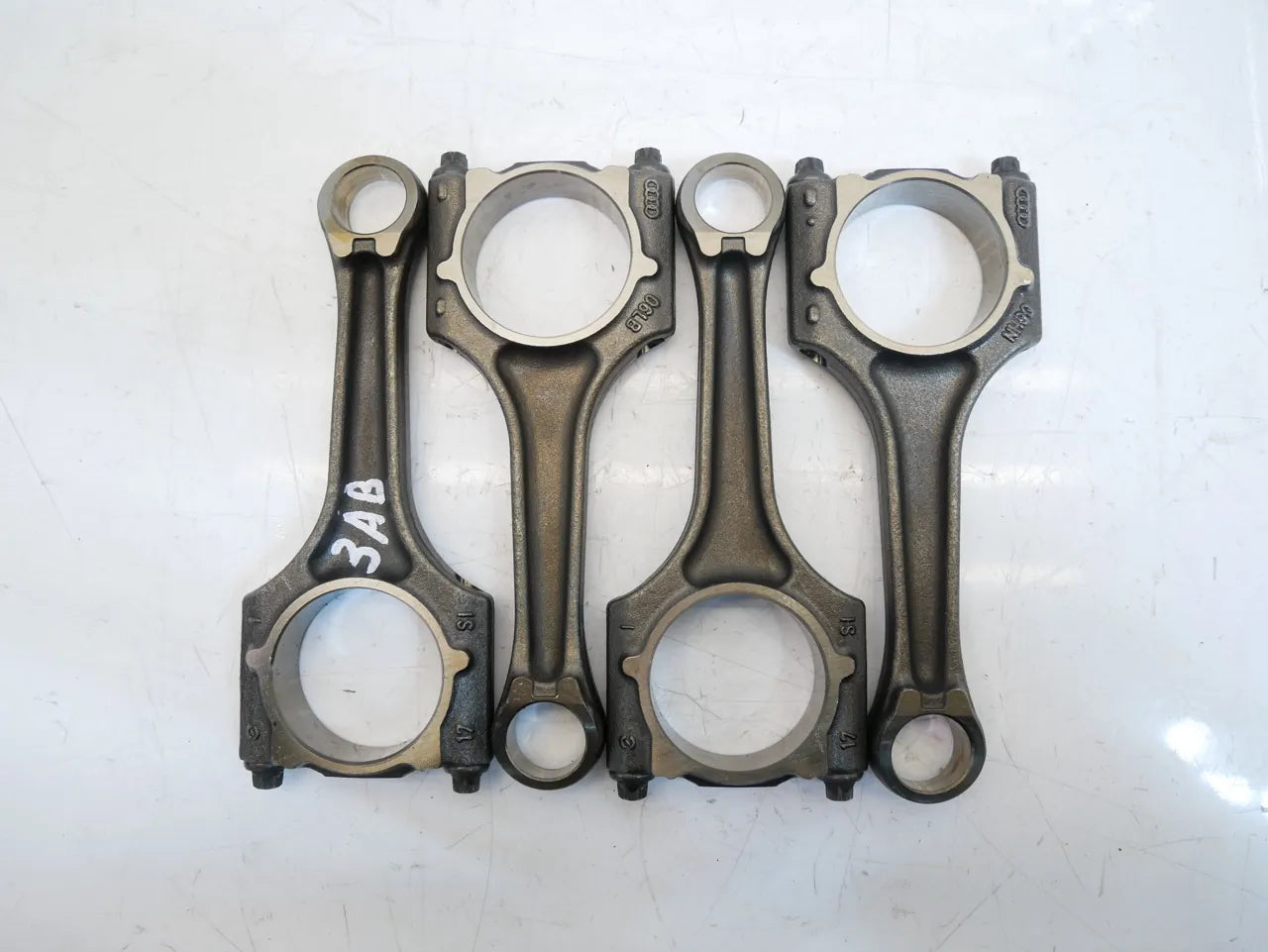 Biela Biela Audi Volkswagen A3 Golf VI 2.0 TFSI TSI CBFA CBF 06LB 4 unidades