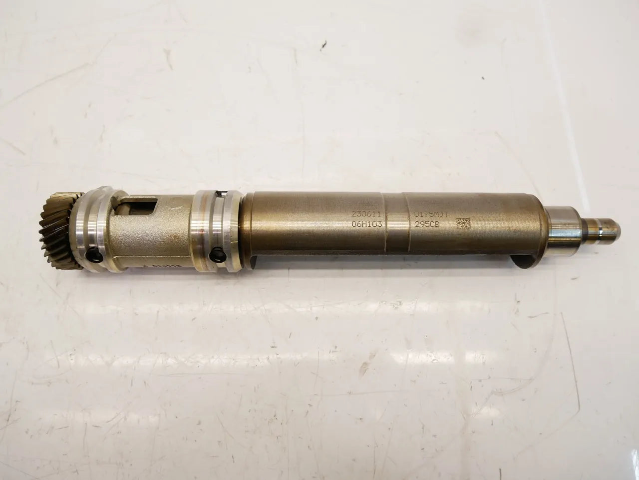 Eje balanceador Audi Volkswagen A3 Golf VI 2.0 TFSI TSI CBFA CBF 06H103331