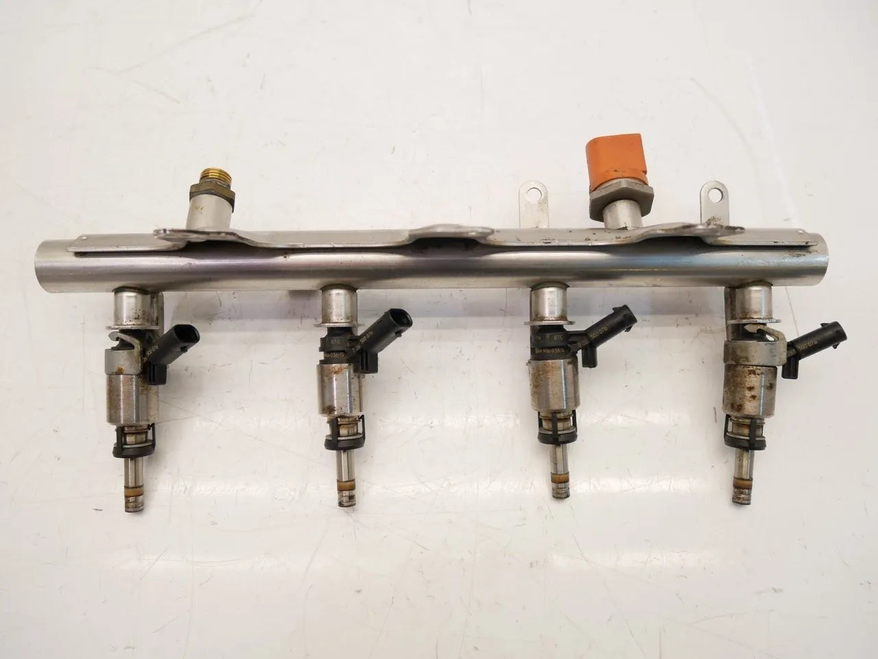 Rampa inyectora Audi Volkswagen Q3 2.0 TFSI TSI CCTA CCT 06J133317M 06H906036G
