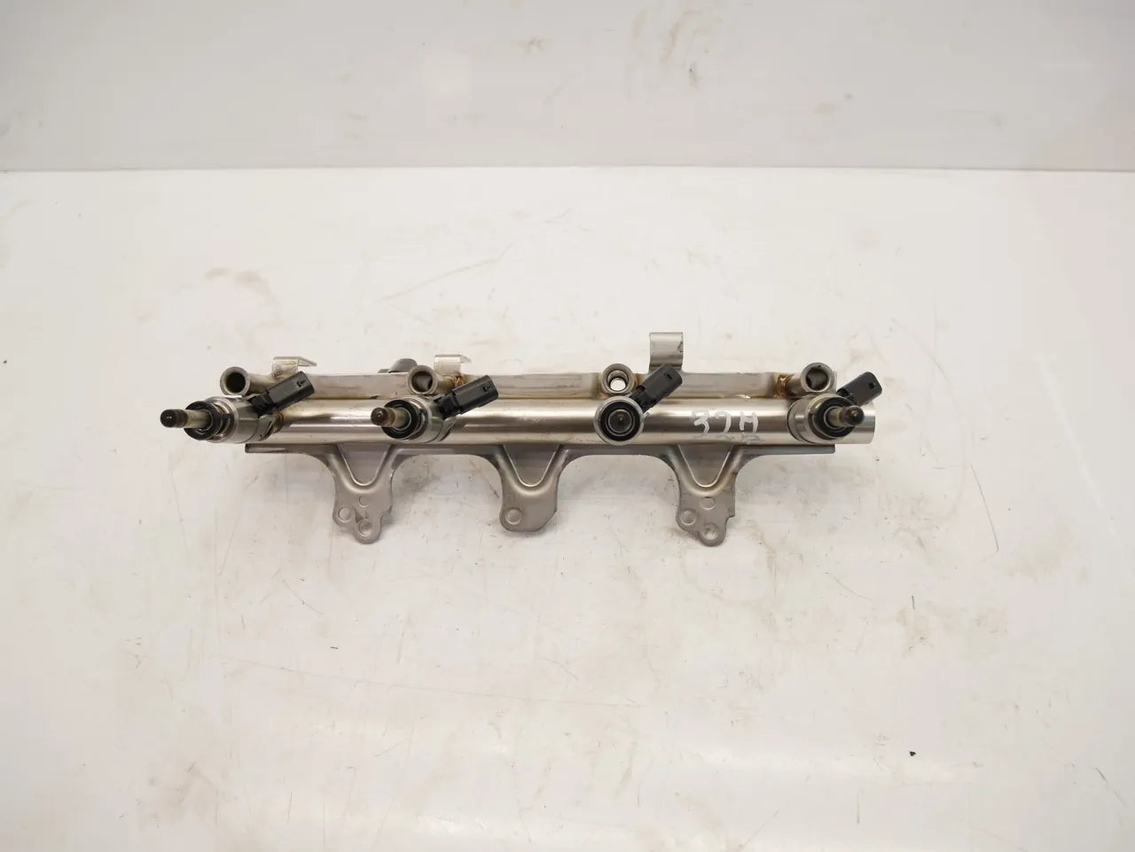 Rampa inyectora Audi A4 B8 A5 A6 C7 2.0 TFSi CAED CAE 06J133317M