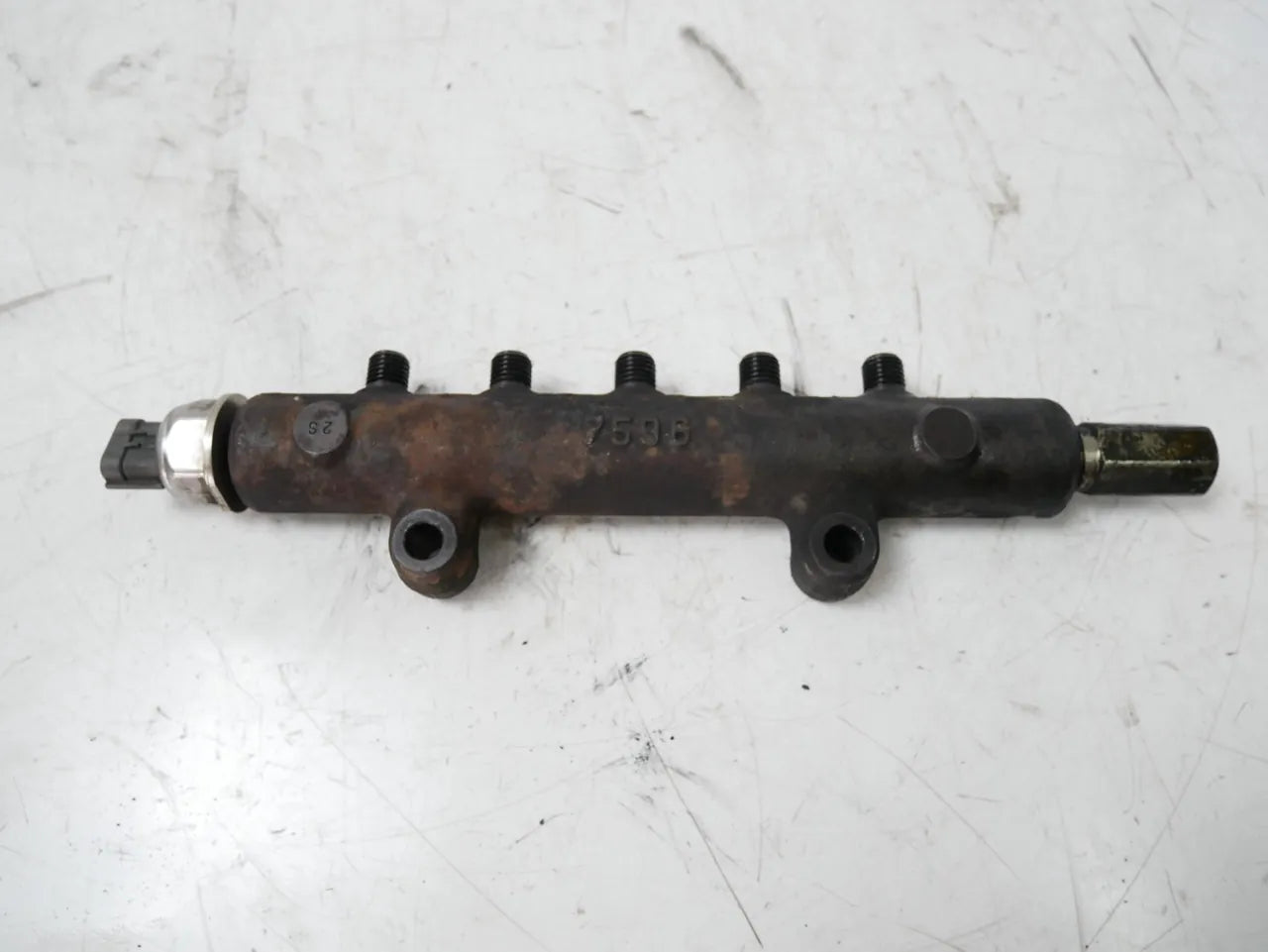 Tubo de raíl Mitsubishi Pajero MK4 V98W 3,2 DI-D 4M41 1465A034