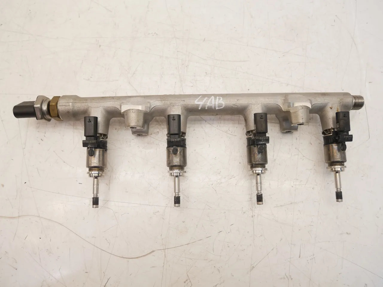 Rampa inyectora Volkswagen Seat Golf Leon 1.5 TSI DACA DAC 05E133320