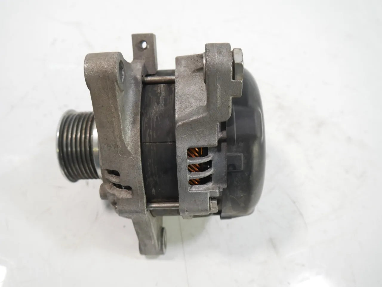 Alternador Toyota Hilux MK8 2,8 D-4D 1GD-FTV 1GD 2706030230