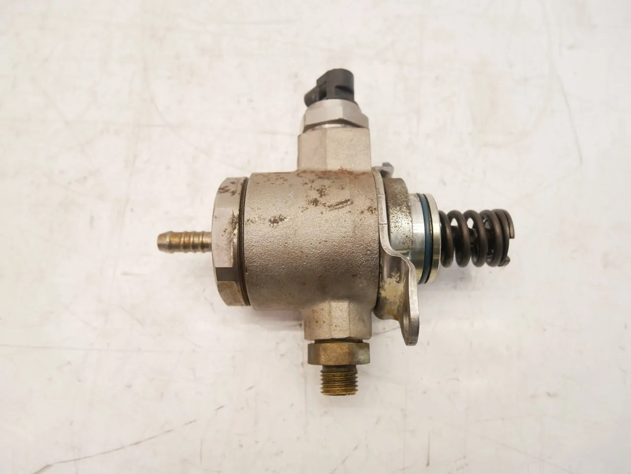 Bomba de combustible Audi A5 A4 B8 A6 C7 2.0 TFSi CAED CAE 06J127025G