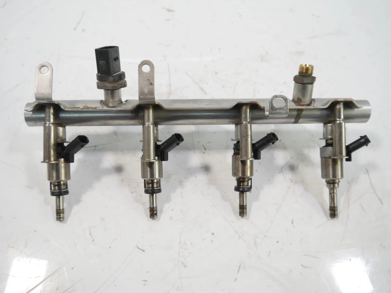 Rampa inyectora Audi Volkswagen Q3 TT Golf 2.0 TFSi CCT CCTA 06J133317M 0261500076